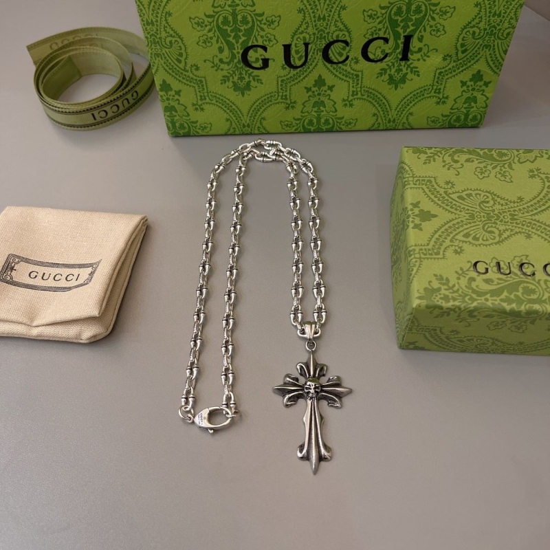 G*u*i necklaces
